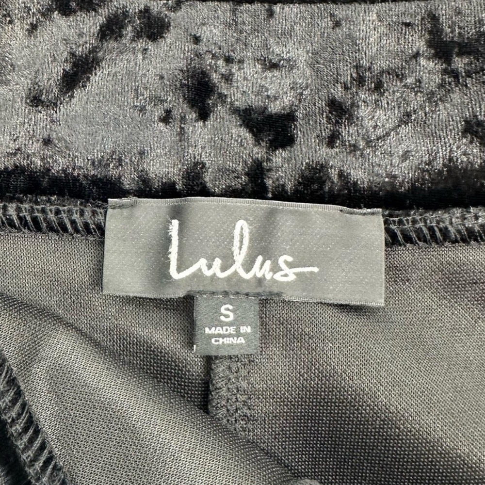 Lulus Urban Allure Black Crushed Velvet Mini Skirt Size Small - Picture 6 of 11